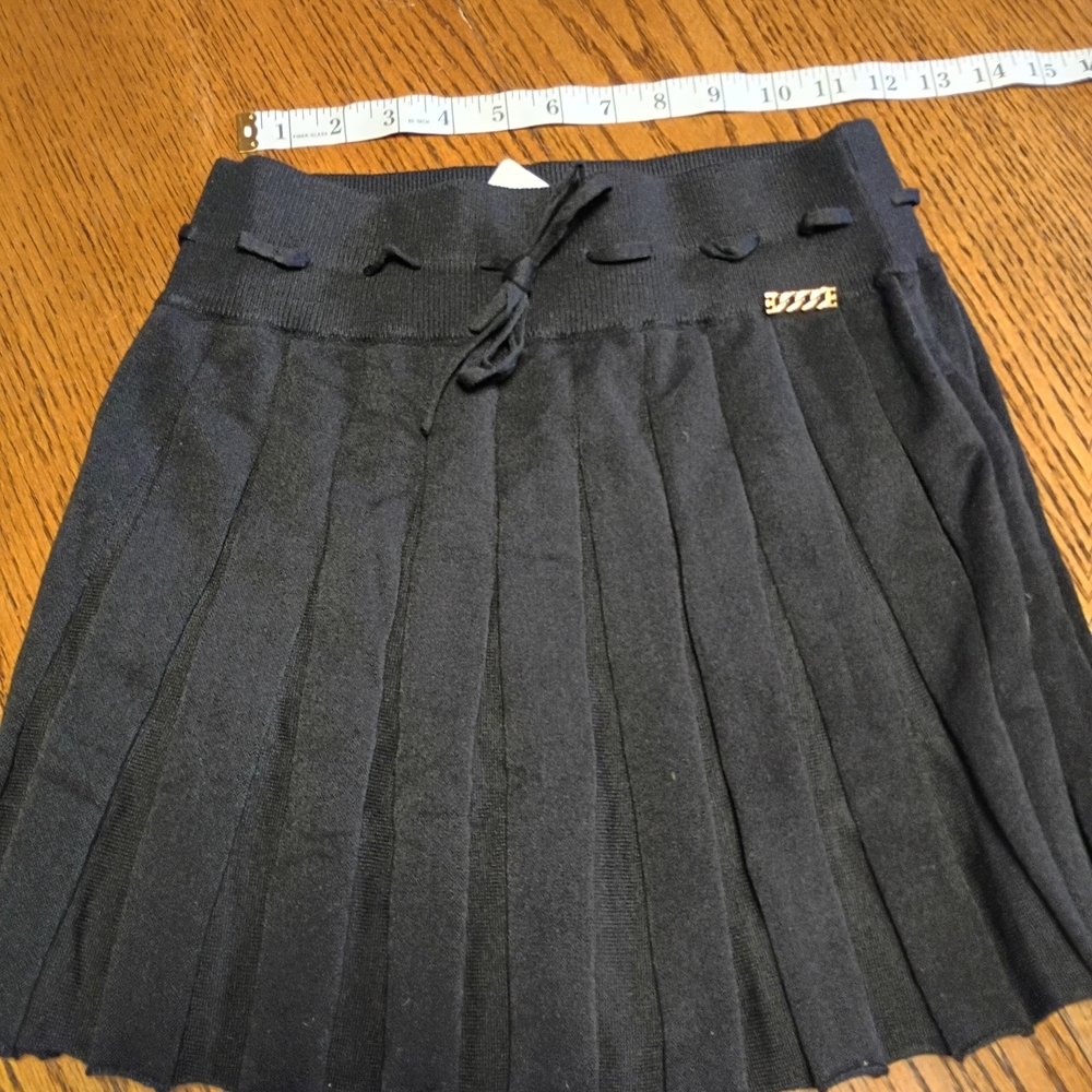 ReoRia Black Pleated Mini Skirt